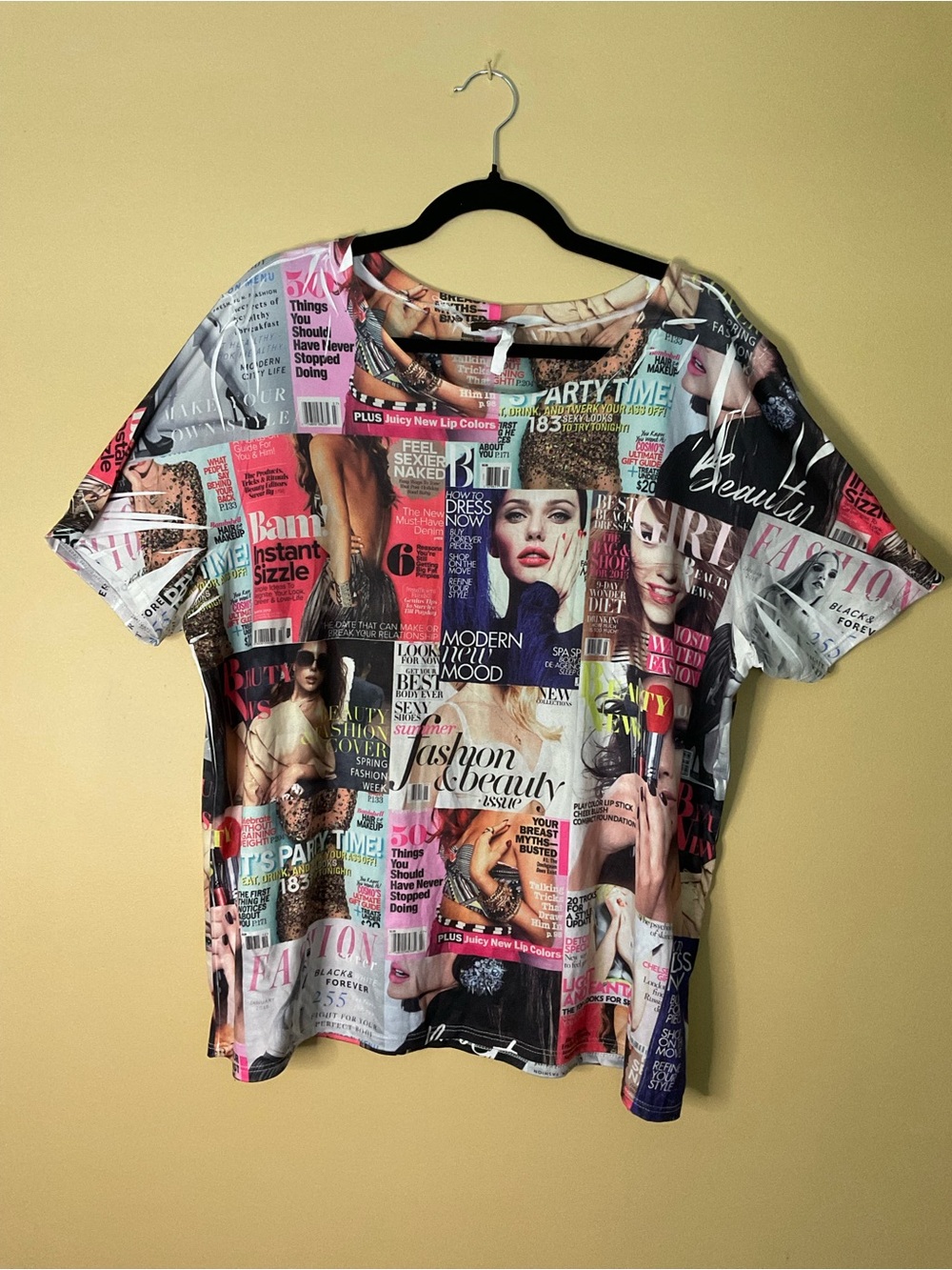 Vintage Rainbow Magazine Print Short Sleeve Tee - Multicolor